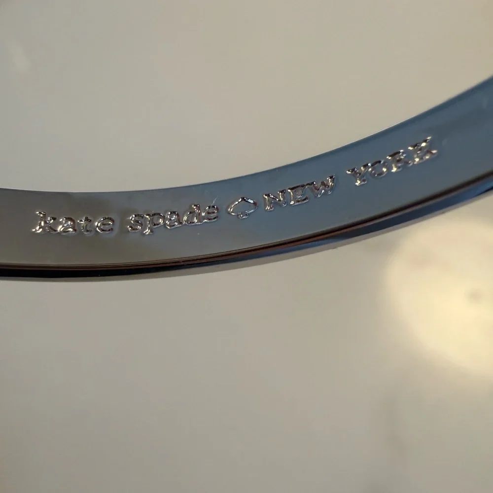 NWOT Kate Spade Silver Bow Bangel - Picture 3 of 3